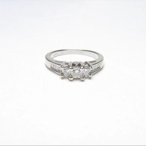 Exquisite Solid 14k White Gold Princess Cut Diamond Ring. Size:6